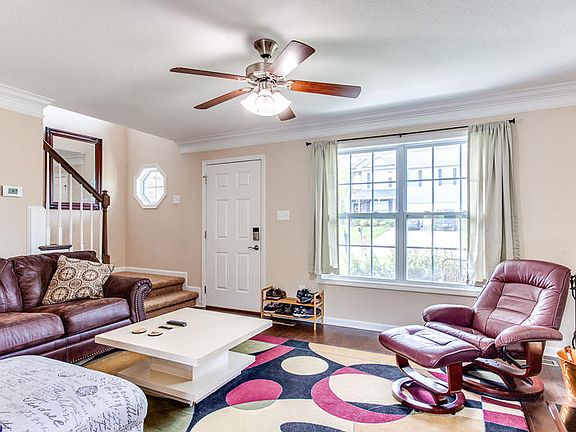 4th image of 8304 Cureton Park Ln