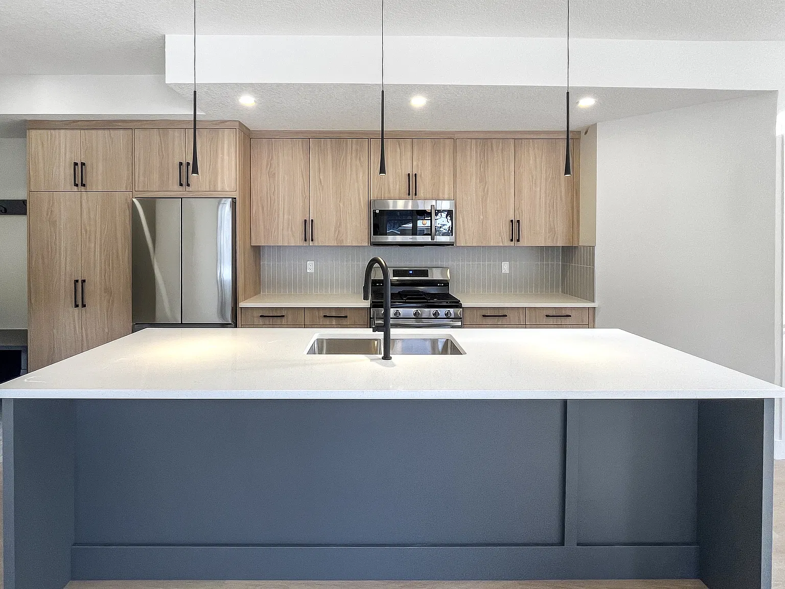 3400 Block, 85 Street NW (8 Plex), Calgary - 8604 (Upper) — Photo 3
