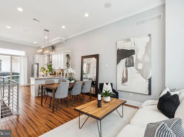 621 Moore St, Philadelphia, PA 19148