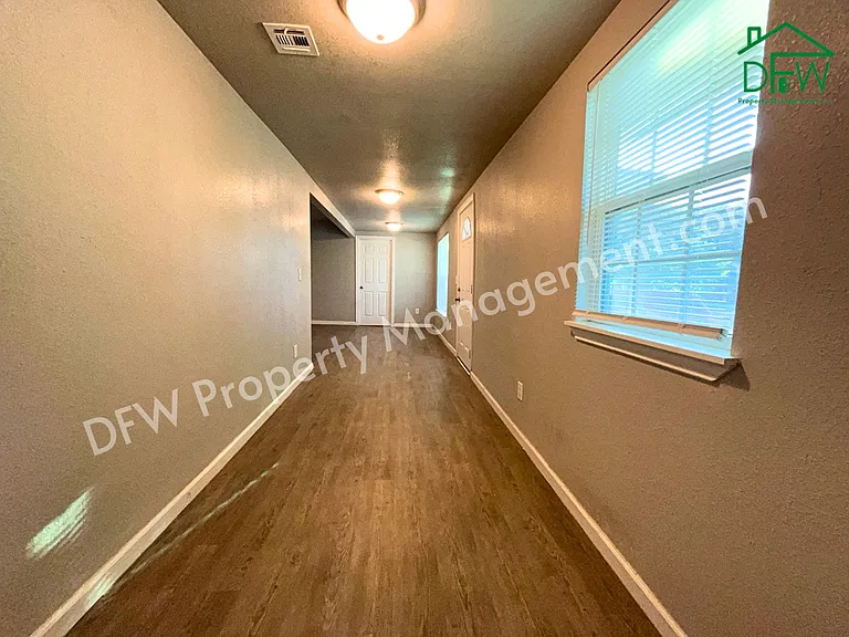 1808 NW Taft Ave — Photo 8