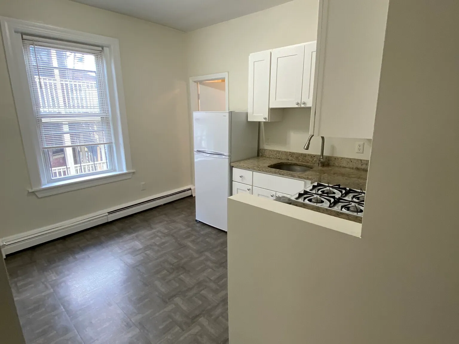 2 bed, 600 sqft, $3,700 — Photo 4
