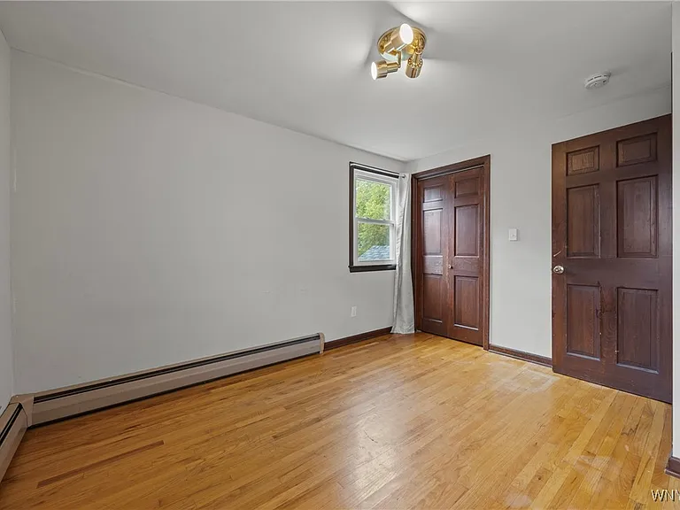 80 Capen Blvd — Photo 18