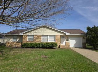 1212 Bell Ave, Mattoon, IL 61938