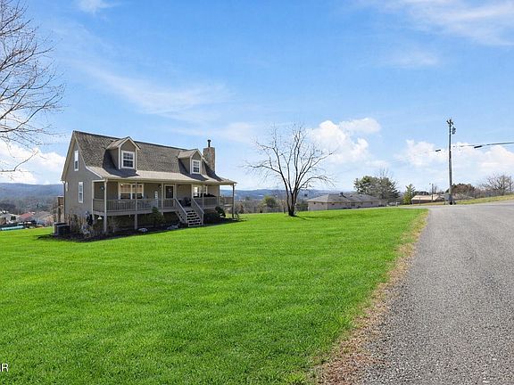 2nd image of 401 Klondike Cir