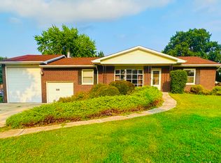128 Laurie Ln, Oswego, IL 60543