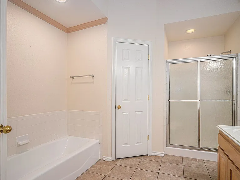 1307 Hyde Park Blvd — Photo 16