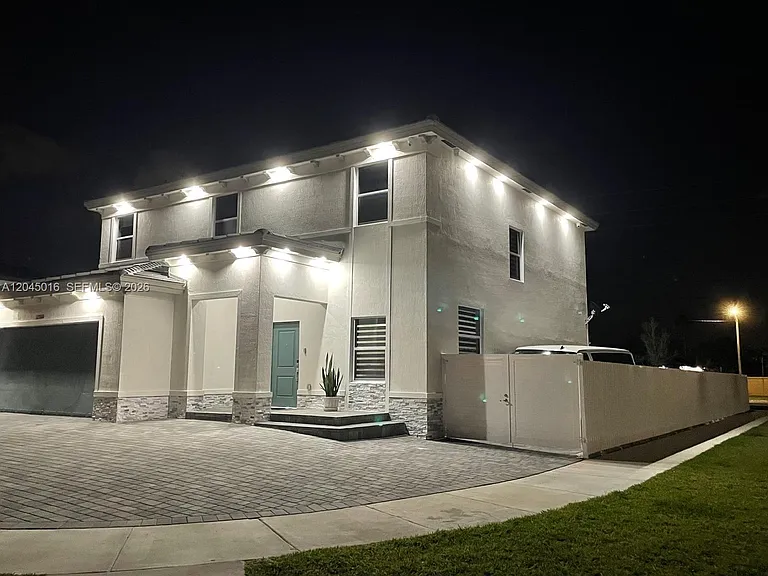 12760 SW 215th Ter — Photo 22