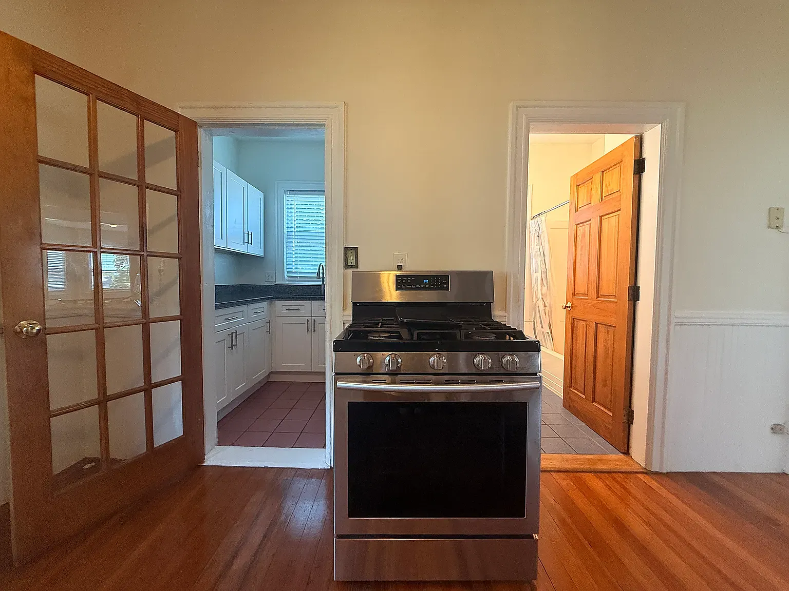 3 bed, 1600 sqft, $1,900 — Photo 2