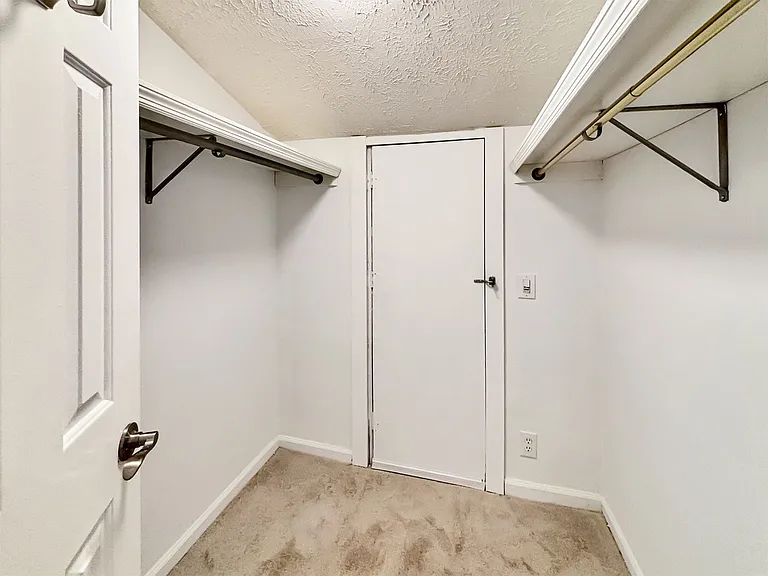 5030 Meadow Ln — Photo 22