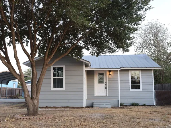 920 maple, Jourdanton, TX 78026