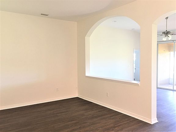 3rd image of 211 Fern Gulley Dr