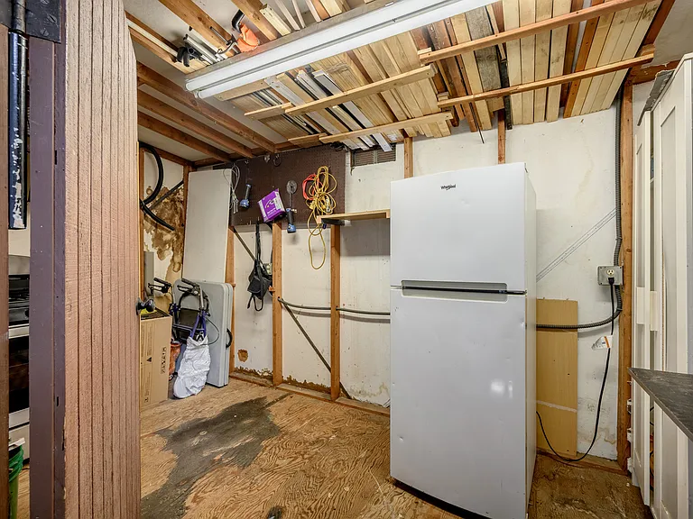 2116 E Chevy Chase Dr #C — Photo 30