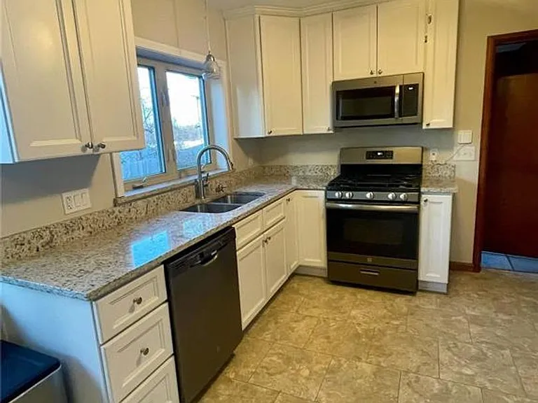 8501 Grantshire Ln — Photo 5
