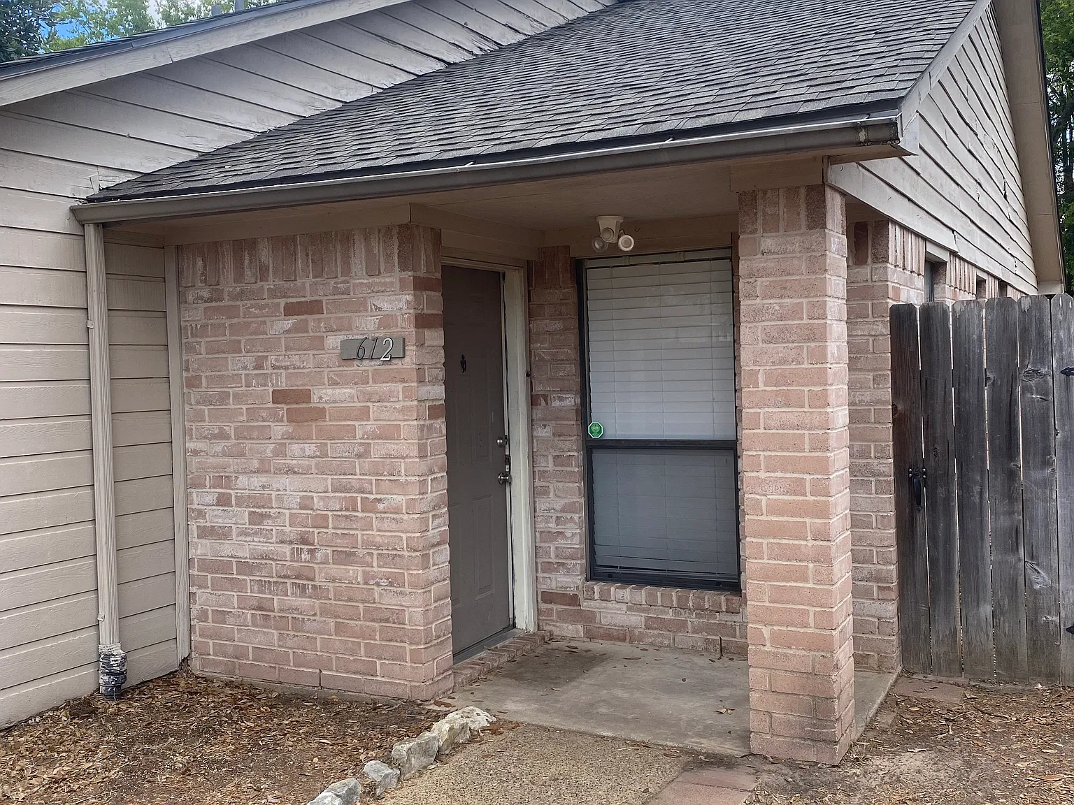 2 bed, 985 sqft, $1,400 — Photo 1