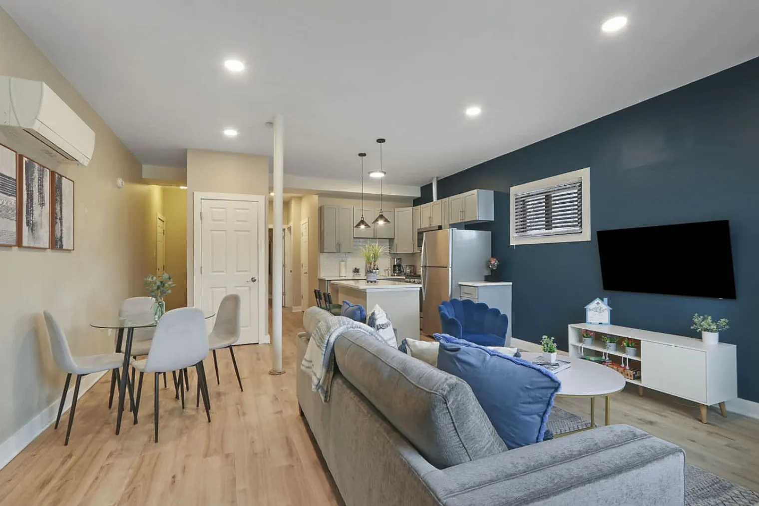 2 bed, 1.0 bath, $2,763 — Photo 2