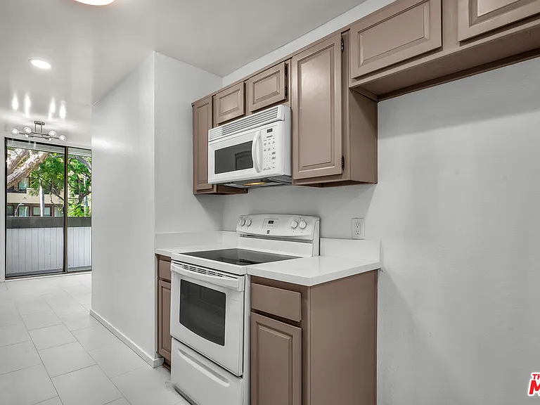 406 N Oakhurst Dr #202 — Photo 16