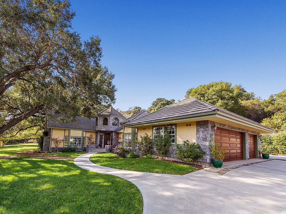 2nd image of 10561 Encino Dr