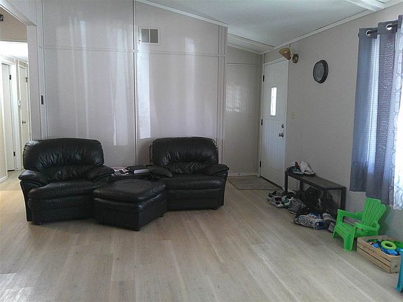 4th image of 340 E Main St