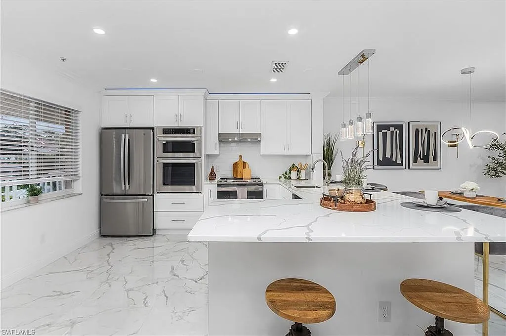 2 bed, 2.0 bath, 1200 sqft, $2,295 — Photo 2