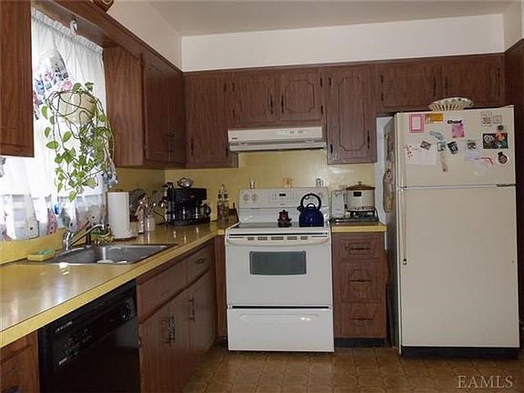 Eat-in-Kitchen