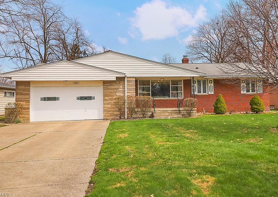 1st image of 1933 Caronia Dr