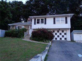 32 Colonial Rd, East Providence, RI 02914