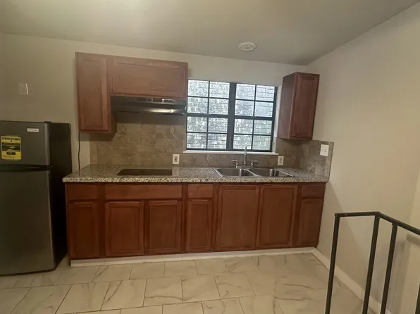 425 Hawthorne St #12, Houston, TX 77006