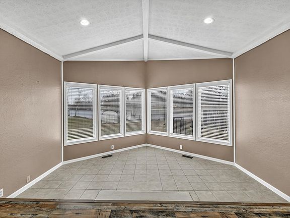 4th image of 1953 Bayview Dr