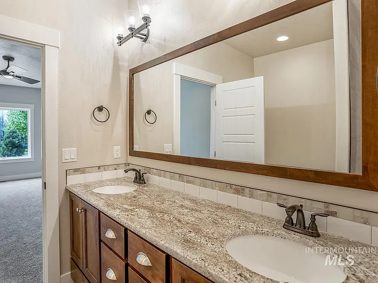 66 E Ranch Dr — Photo 13