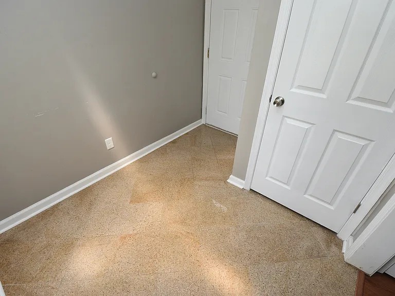 504 S Kings Point Rd — Photo 19