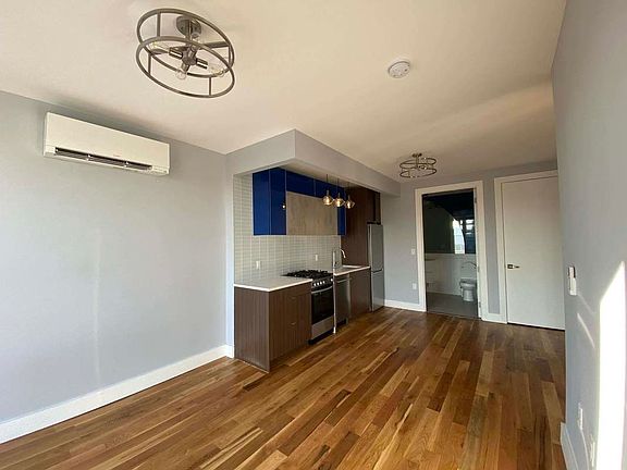 4th image of 37 Ainslie St #5A