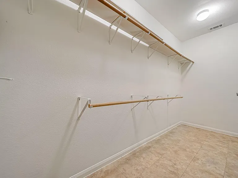 18439 Sunrise Oaks Ct — Photo 17