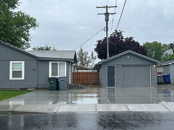 3rd image of 1327 Tunis Ave