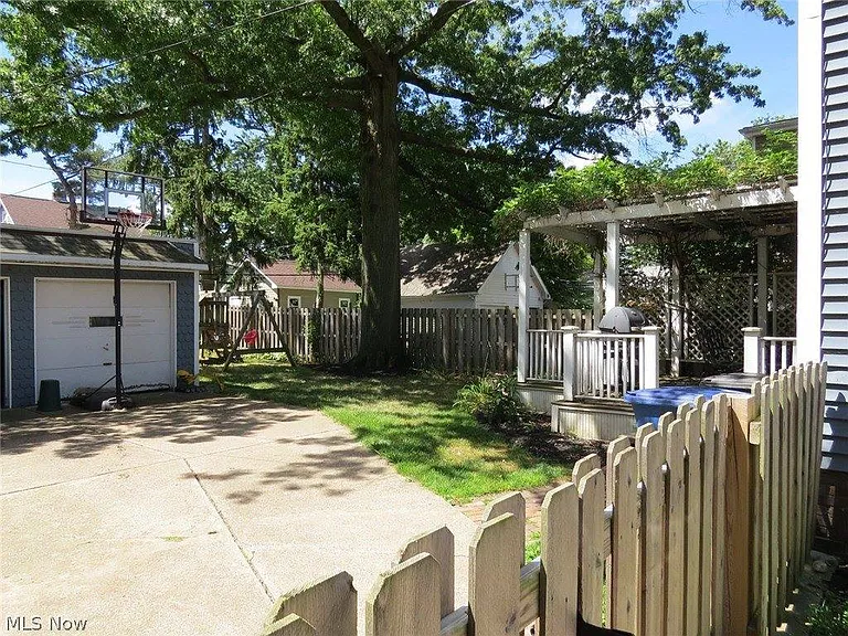 17469 Norton Ave — Photo 31