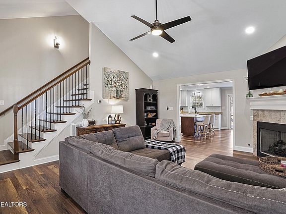 5th image of 3805 Hillside Terrace Ln