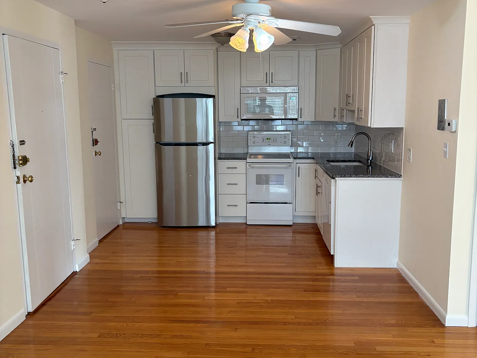 2 bed, 720 sqft, $2,700 — Photo 4