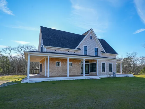 31 Double Ox Rd, Oak Bluffs, MA 02557