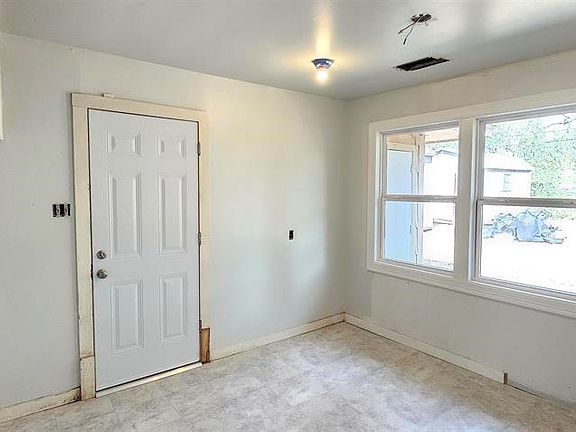 5th image of 518 Azalea Ave