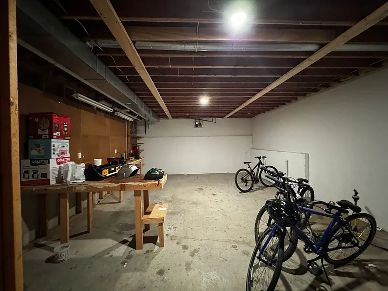 2301 Grant Ln — Photo 49