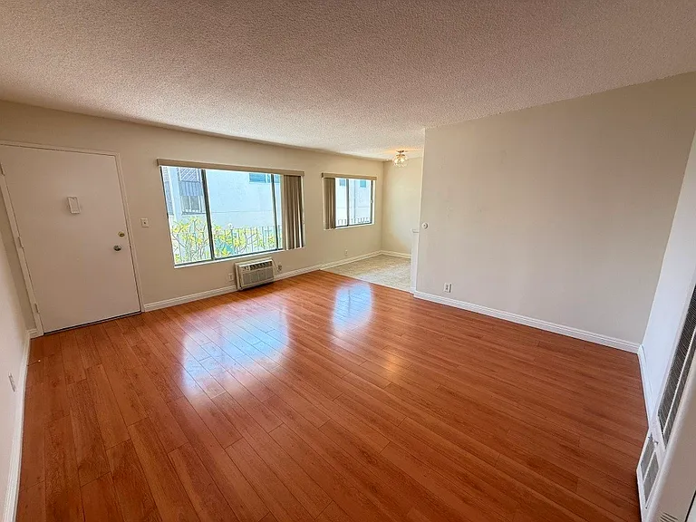 5433 Barton Ave #7 — Photo 16