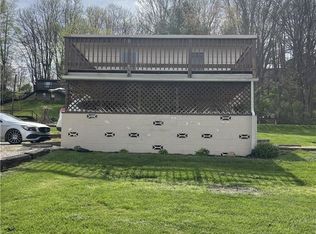 8129 Walnut St SW, Sherrodsville, OH 44675