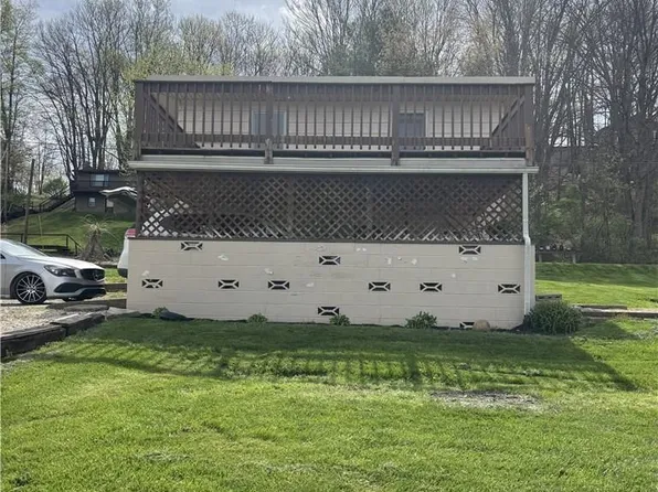 8129 Walnut St SW, Sherrodsville, OH 44675