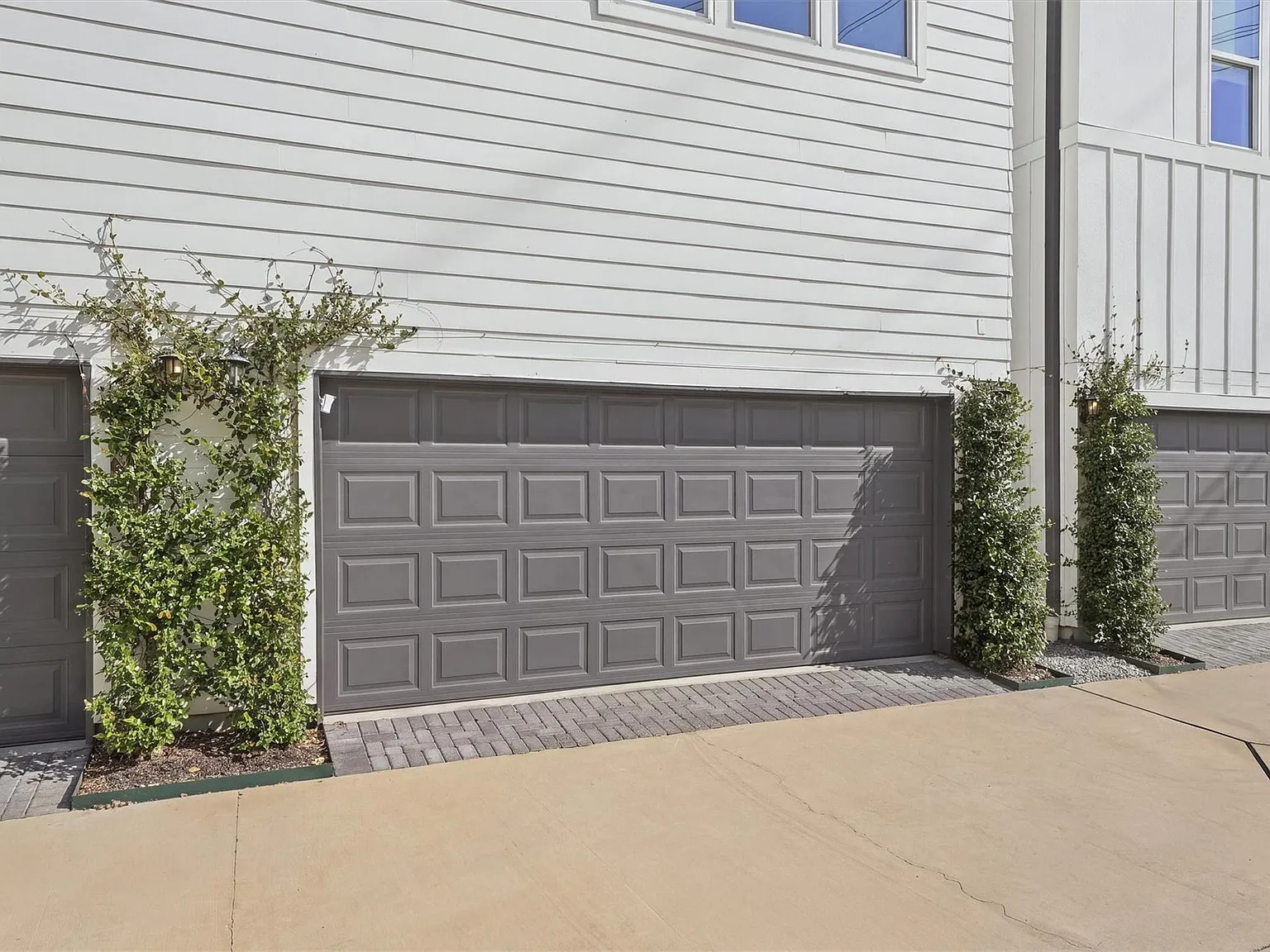 3 bed, 3.5 bath, 2088 sqft, $3,900 — Photo 3