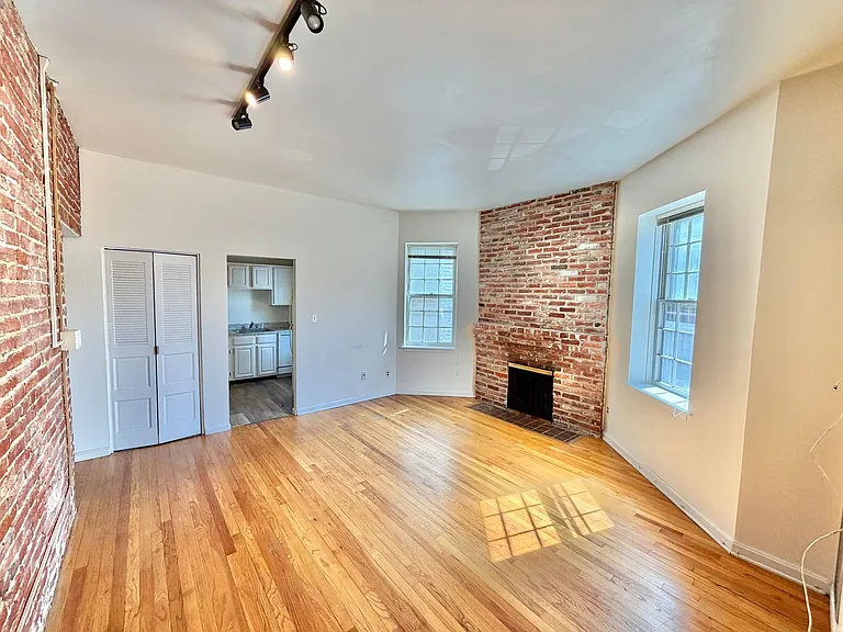 1718 Corcoran St NW #22 — Photo 4