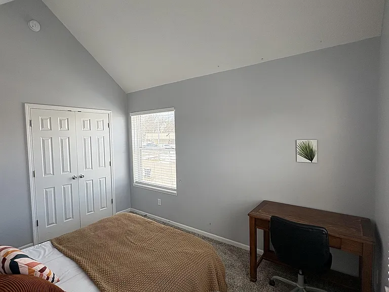 Askew Ave — Photo 2