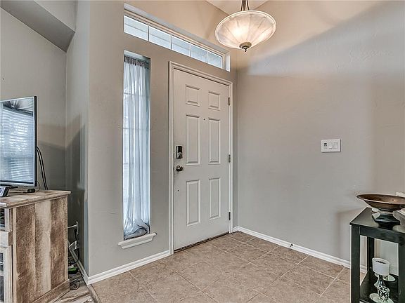 4th image of 800 Cavecreek St
