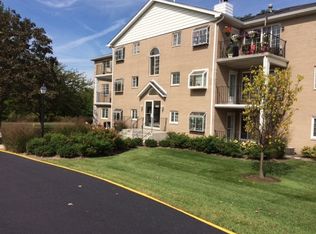 462 S President St APT 201, Carol Stream, IL 60188