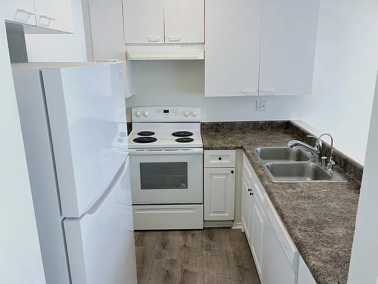 10205 Samoa Ave #104 — Photo 14