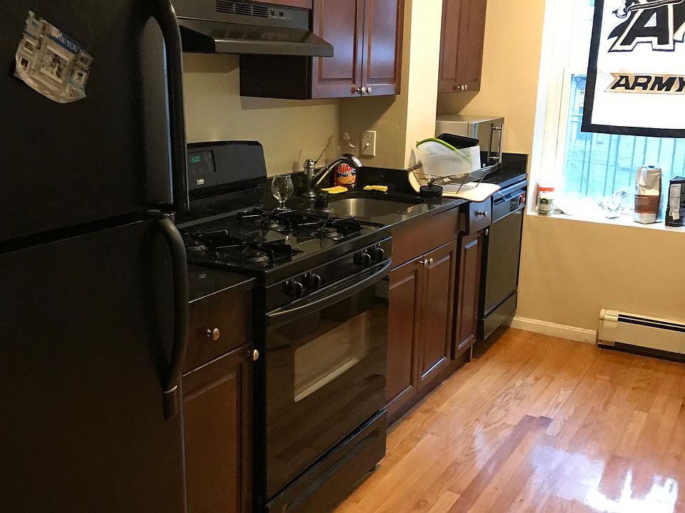 2nd image of 28 Fleet St APT 3R