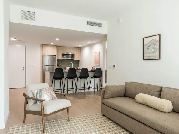 975 Nostrand Avenue image 3 of 14